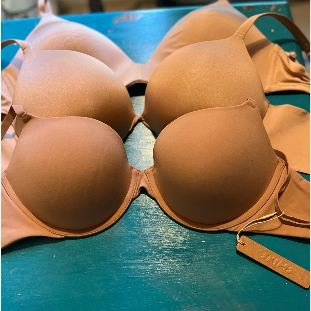 Kim kardashian bra line “skims”